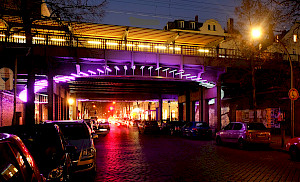 Lichtkunst an der Bleibtreu-Brücke in Berlin